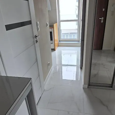 Z Widokiem Na Sky Tower فروتسواف