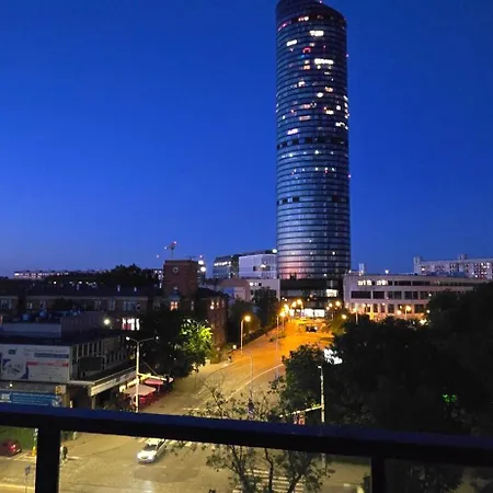 Z Widokiem Na Sky Tower Wroclaw