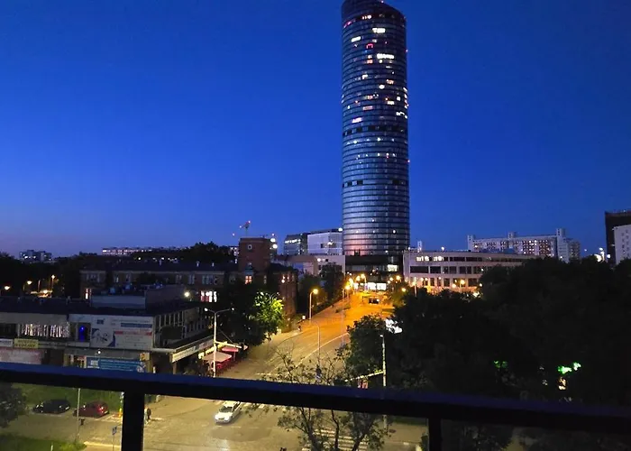 Z Widokiem Na Sky Tower فروتسواف